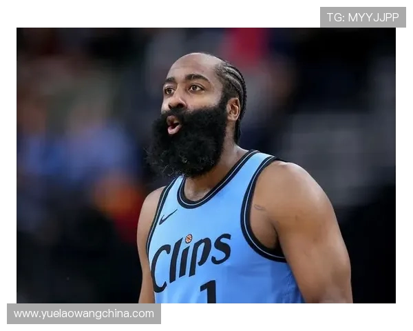 哈登手感低迷半场仅得8分7助 三分球5投1中表现不佳