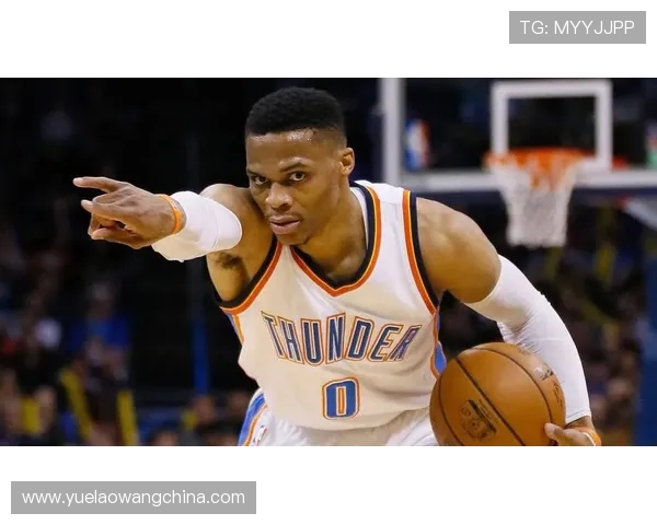 雷霆球迷全场热烈欢呼掌声迎接曾经的俄城之子威少归来